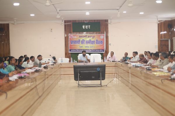 शासकीय ड्यूटी के दौरान नशे में मिलने वाले कर्मचारियों की अब खैर नहीं! कलेक्टर रोहित व्यास ने बीईओ-प्राचार्यों को सोमवार तक मांगी पूरी रिपोर्ट, शिक्षा व्यवस्था में बड़ा सुधार अभियान शुरू