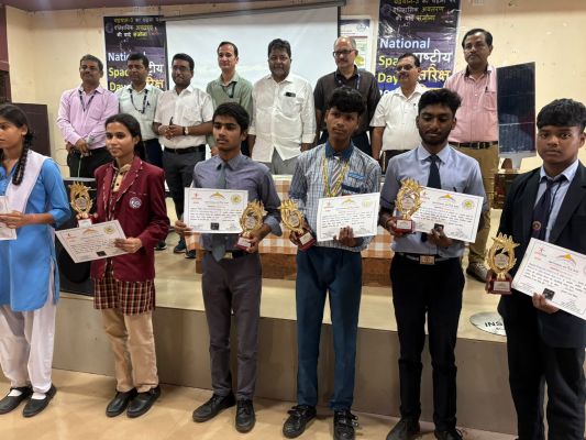 जशपुर में राष्ट्रीय अंतरिक्ष दिवस पर दिखा अंतरिक्ष विज्ञान का रोमांच, ISRO के वैज्ञानिकों ने विद्यार्थियों से किया सीधा संवाद, 240 छात्र-छात्राओं ने जाना चंद्रयान से गगनयान तक भारत की अंतरिक्ष यात्रा