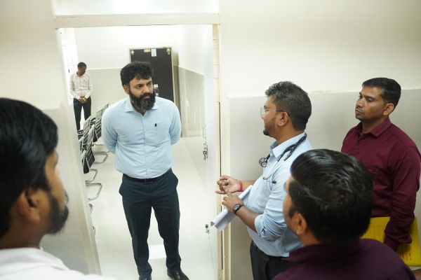 कलेक्टर श्री रोहित व्यास ने 50 बेड के क्रिटिकल केयर हेल्थ ब्लॉक का किया निरीक्षण ,निर्धारित सभी मानकों एवं गुणवत्ता के साथ शीघ्र पूरा करने दिए निर्देश