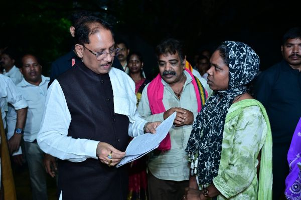 बगिया में मुख्यमंत्री विष्णुदेव साय ने आम लोगों की सुनीं समस्याएं, अधिकारियों को दिए त्वरित निराकरण के सख्त निर्देश