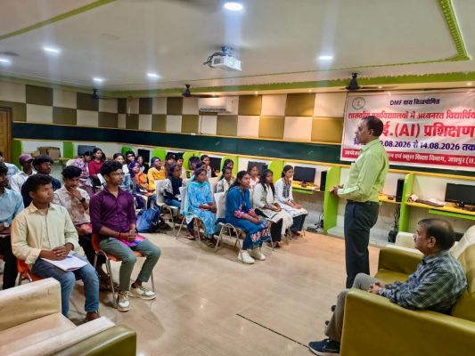 अब जशपुर के कॉलेज विद्यार्थी भी बनेंगे एआई एक्सपर्ट! 40 विद्यार्थियों का पांच दिवसीय आवासीय प्रशिक्षण शुरू, चैटजीपीटी, जेमिनी, कोपायलट सहित आधुनिक एआई टूल्स के इस्तेमाल की मिलेगी प्रायोगिक जानकारी