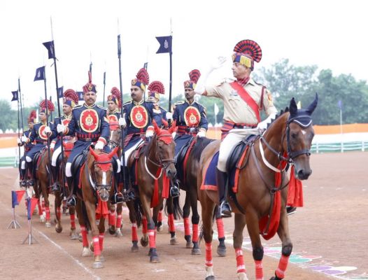 स्वतंत्रता दिवस समारोह में घोड़ों की टाप, महिला बैंड की धुन और श्वान दल के रोमांच ने बांधा समां