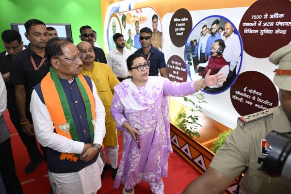 आजादी के रणबांकुरों से विकास के नए शिखर तक छत्तीसगढ़ की गौरवगाथा, सीएम साय ने टाउन हॉल में सात दिवसीय छायाचित्र प्रदर्शनी का किया शुभारंभ