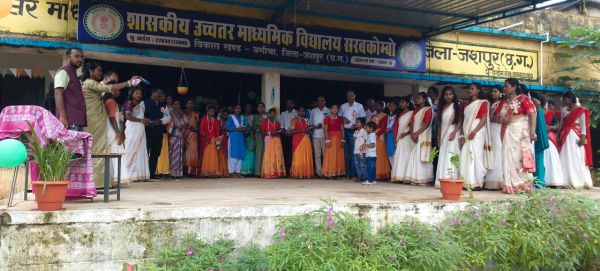 सरबकोंबो स्कूल में हर्षोल्लास से मना स्वतंत्रता दिवस, विद्यार्थियों की शानदार सांस्कृतिक प्रस्तुतियों ने बांधा समां, बेहतर परीक्षा परिणाम के लिए ₹11 हजार की प्रोत्साहन राशि देकर बच्चों को किया प्रोत्साहित