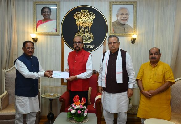 स्वतंत्रता दिवस पर छत्तीसगढ़ ने दिखाई संवेदना, असम के बाढ़ पीड़ितों के लिए मुख्यमंत्री साय ने राज्यपाल डेका को सौंपा 5 करोड़ की सहायता राशि का चेक