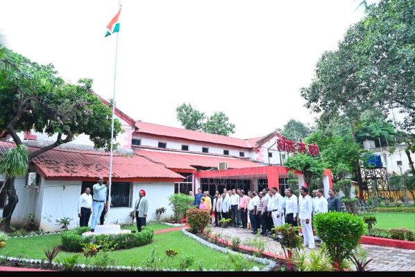 छत्तीसगढ़ लोक आयोग में गरिमामय ढंग से मनाया गया स्वतंत्रता दिवस,न्यायमूर्ति श्री आई.एस. उबोवेजा ने किया ध्वजारोहण