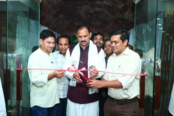 एक क्लिक में इतिहास, समाज और छत्तीसगढ़ की संस्कृति को सहेज रहे फोटो जर्नलिस्ट, स्वास्थ्य मंत्री श्याम बिहारी जायसवाल ने &lsquo;दृश्य संवाद 2026&rsquo; का किया शुभारंभ