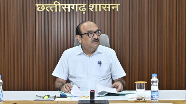 उपराष्ट्रपति के छत्तीसगढ़ प्रवास को लेकर प्रशासन अलर्ट, 2 सितंबर के एम्स दीक्षांत समारोह की तैयारियों पर मुख्य सचिव विकासशील ने कसी कमान; एयरपोर्ट से कार्यक्रम स्थल तक मिनट-टू-मिनट व्यवस्था के दिए निर्देश