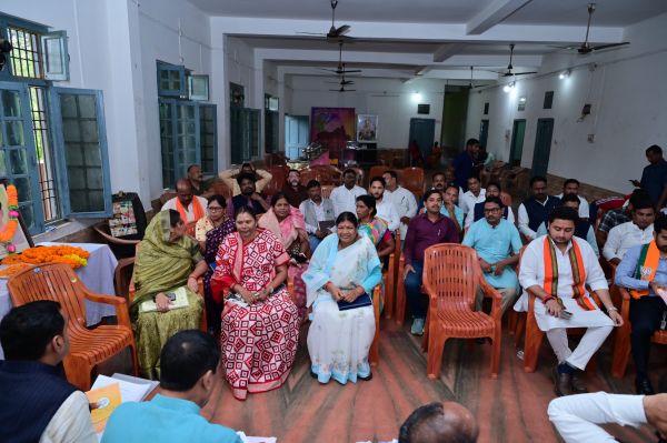 जिला स्तरीय बैठक में भाजपा ने दिखाई एकजुटता, कुनकुरी में जुटे वरिष्ठ नेता और कार्यकर्ता; गोमती साय ने कहा- मजबूत संगठन ही प्रभावी जनसेवा की नींव