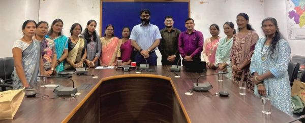 विनोबा ऐप से जशपुर में नवाचारी शिक्षा को मिल रही नई उड़ान, कलेक्टर रोहित व्यास ने उत्कृष्ट शिक्षण कार्य करने वाले पोस्ट ऑफ द मंथ शिक्षकों को किया सम्मानित