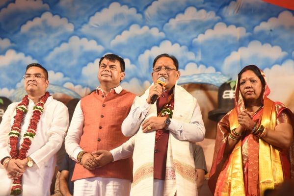शिव महापुराण कथा के अंतिम दिवस मुख्यमंत्री विष्णुदेव साय ने सपत्नीक किया कथा श्रवण, प्रदेश के प्राचीन शिवधामों और शक्तिपीठों के विकास को बताया सरकार की प्राथमिकता