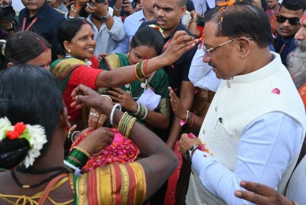 बहनों की आत्मनिर्भरता और चेहरे की मुस्कान ही हमारी सबसे बड़ी खुशी - मुख्यमंत्री श्री विष्णुदेव साय,रक्षाबंधन से पहले &lsquo;विष्णु भैया&rsquo; ने बहनों को दिया स्नेह और सम्मान का उपहार