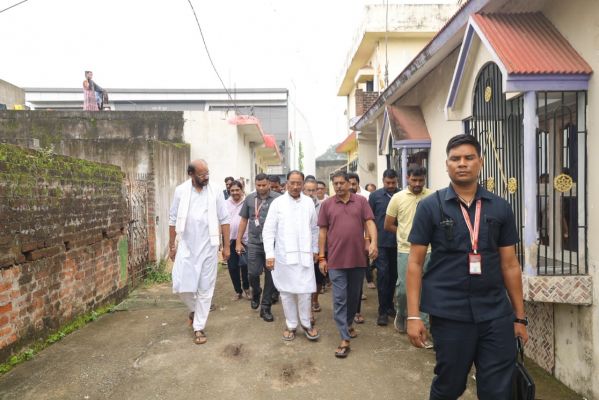 कुनकुरी के वरिष्ठ पत्रकार ओम शर्मा के निधन पर मुख्यमंत्री श्री विष्णुदेव साय उनके निवास पहुंचकर दी श्रद्धांजलि&nbsp;