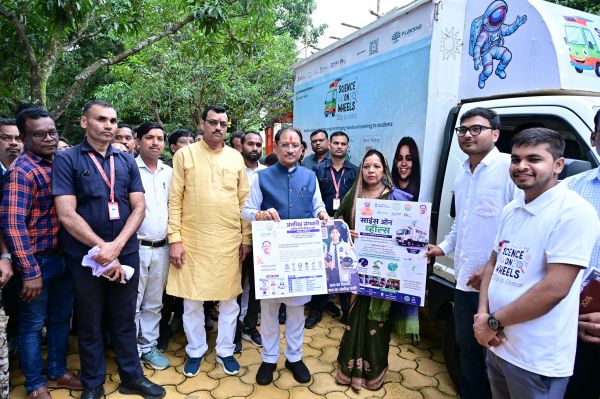 जशपुर के बच्चों को अंतरिक्ष की उड़ान से जोड़ रहे मुख्यमंत्री विष्णुदेव साय, &lsquo;अंतरिक्ष संगवारी&rsquo; पहल का किया शुभारंभ