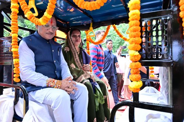 रक्षाबंधन पर मुख्यमंत्री विष्णुदेव साय ने जशपुर की 50 बहनों को दिया आत्मनिर्भरता का तोहफा, जशपुर एक्सप्रेस योजना का शुभारंभ कर ई-रिक्शा की सौंपी चाबी