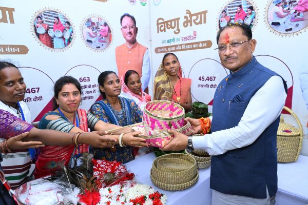 महतारी सदन बनेगा ग्रामीण महिलाओं की आत्मनिर्भरता का केंद्र: मुख्यमंत्री साय ने केरसई में किया लोकार्पण, स्व-सहायता समूहों को मिलेगा प्रशिक्षण और आजीविका का नया मंच