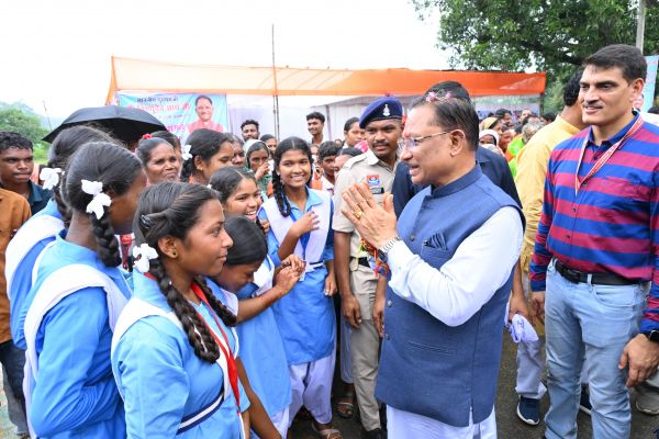 राखी बंधवाकर बोले मुख्यमंत्री साय&mdash;बहनों का सम्मान, सशक्तिकरण और खुशहाली ही विकसित छत्तीसगढ़ की पहचान; केरसई को मिली कई सौगातें