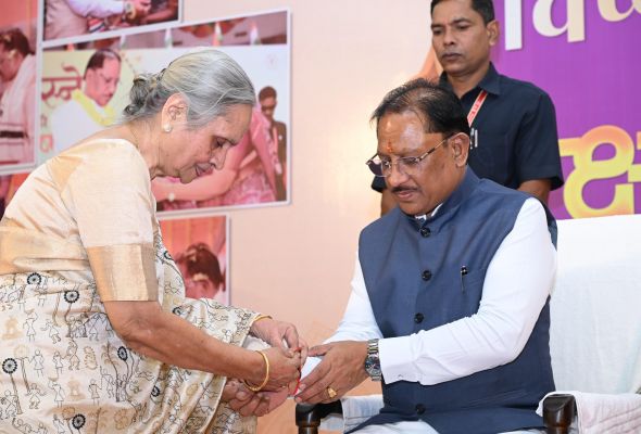 &ldquo;बहनों का स्नेह और आशीर्वाद मेरे लिए अनमोल&rdquo; &mdash; मुख्यमंत्री विष्णुदेव साय, रक्षाबंधन पर मातृशक्ति से बोले- आपके विश्वास से मजबूत होता है प्रदेश सेवा का संकल्प