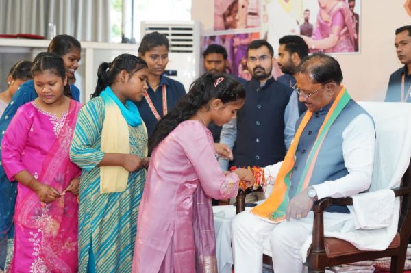 महतारी के आशीष से, राखी के विश्वास से मुख्यमंत्री श्री विष्णु देव साय के नेतृत्व में महिलाओं के सम्मान, स्वावलंबन और आर्थिक सशक्तिकरण की दिशा में निरंतर पहल