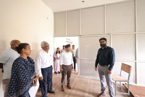 जशपुर में मेडिकल कॉलेज की तैयारी तेज, कलेक्टर रोहित व्यास ने पॉलिटेक्निक कॉलेज का किया निरीक्षण; लाइट-पंखे, पानी, स्वच्छता और सुरक्षा व्यवस्था दुरुस्त करने के निर्देश
