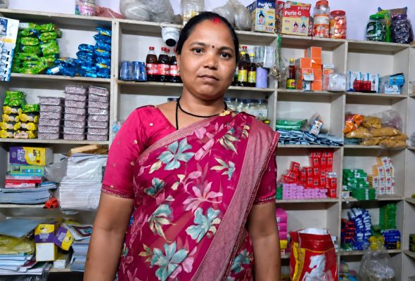 मेहनत, हौसले और सरकारी योजनाओं ने बदली सीता मरावी की तकदीर, गांव में किराना दुकान से शुरू हुआ सफर आज बना &lsquo;लखपति दीदी&rsquo; की पहचान