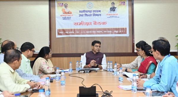 सहायक प्राध्यापकों की भर्ती और पदोन्नति में देरी पर मंत्री नाराज, अधिकारियों को पारदर्शिता के साथ काम तेज करने के निर्देश