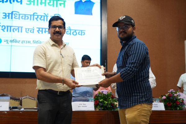 AI और सोशल मीडिया के आधुनिक इस्तेमाल में जशपुर ने रचा नया कीर्तिमान, राज्य स्तरीय प्रशिक्षण एवं समीक्षा बैठक में उत्कृष्ट प्रदर्शन करते हुए हासिल किया तीसरा स्थान, अंक पांडे राज्य स्तर पर सम्मानित