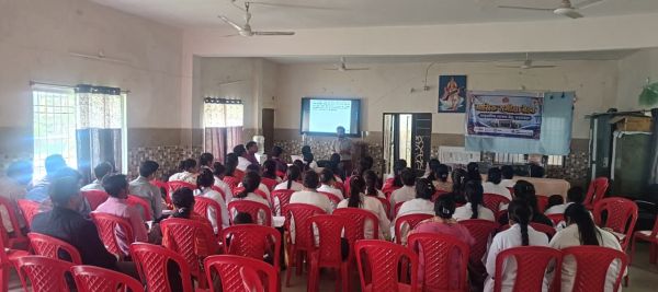 सिकल सेल रोग की पहचान से उपचार और रोकथाम तक स्वास्थ्यकर्मियों को मिला विशेष प्रशिक्षण, फरसाबहार CHC में 51 स्वास्थ्यकर्मियों ने सीखी रोग प्रबंधन की बारीकियां