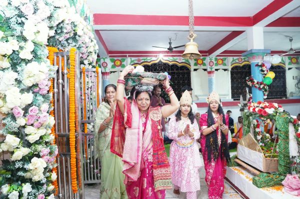 भजन, जयकारों और मटकी फोड़ से भक्तिमय हुआ पमशाला, श्री राधा-कृष्ण मंदिर में जन्माष्टमी पर उमड़ी श्रद्धालुओं की भीड़, लड्डू गोपाल को झूला झुलाकर मनाया जन्मोत्सव