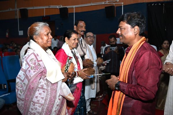 मुख्यमंत्री शिक्षा गौरव अलंकरण समारोह- वन मंत्री केदार कश्यप ने सेवानिवृत्त शिक्षकों और शिक्षा दूतों को किया सम्मानित