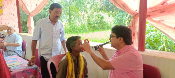 नारायणपुर में स्वास्थ्य सेवा का आयोजन, जनसेवा अभेद आश्रम में विशेषज्ञ चिकित्सकों ने की मरीजों की जांच, 575 मरीजों को जांच के बाद मिली निःशुल्क दवाइयां