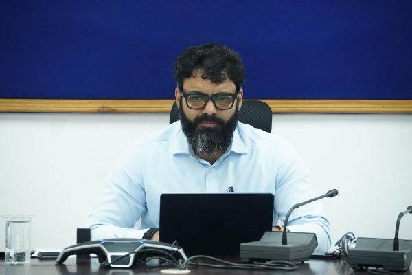 कलेक्टर श्री रोहित व्यास ने स्कूल शिक्षा विभाग की समीक्षा की ,बालिका शौचालय निर्माण को प्राथमिकता देते हुए समय-सीमा में कार्य पूर्ण करने के निर्देश
