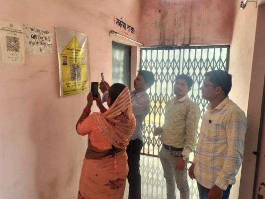 &lsquo;जानकारी सबकी, निगरानी सबकी&rsquo; की दिशा में छत्तीसगढ़ की अभिनव पहल ने पूरा किया एक साल, क्यूआर कोड से हर दिन 2 हजार से अधिक लोगों ने जानी योजनाओं की जानकारी