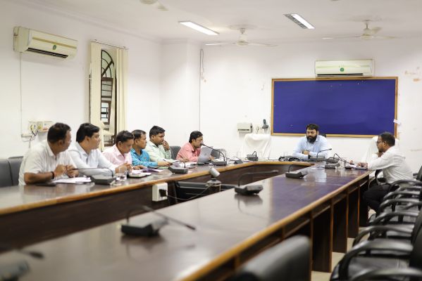 नगरीय विकास कार्यों में देरी पर कलेक्टर रोहित व्यास सख्त, लापरवाह ठेकेदारों पर होगी कार्रवाई और टेंडर निरस्त करने के निर्देश