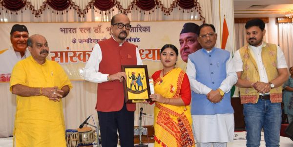 राज्यपाल और मुख्यमंत्री की गरिमामयी मौजूदगी में डॉ. भूपेन हजारिका की जन्मशताब्दी पर सांस्कृतिक संध्या, कलाकारों ने संगीत और नृत्य के जरिए दी भावपूर्ण श्रद्धांजलि