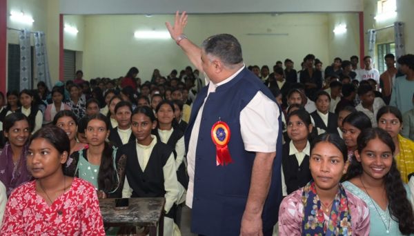 डिग्री हासिल करना ही शिक्षा का उद्देश्य नहीं, ज्ञान, संस्कार और जिम्मेदारी की भावना विकसित करना जरूरी : मंत्री राजेश अग्रवाल, लखनपुर महाविद्यालय के दीक्षारंभ में नवप्रवेशित विद्यार्थियों से किया संवाद