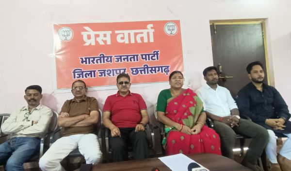 मोदी के 25 वर्षों के सार्वजनिक जीवन को भाजपा बनाएगी जनसेवा का महाअभियान, जशपुर में कृष्ण कुमार राय ने कहा&mdash;&lsquo;राष्ट्र प्रथम&rsquo; की भावना से बदल रहा भारत का स्वरूप