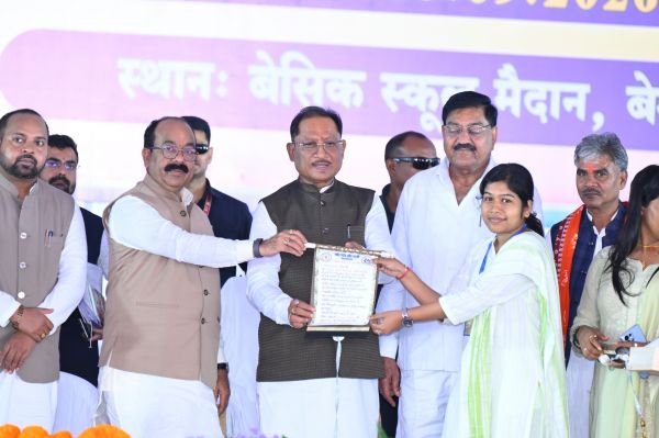 गुरु ज्ञान के साथ संस्कार और दिशा देकर पीढ़ियों का निर्माण करते हैं, हर बच्चे को गुणवत्तापूर्ण शिक्षा और आगे बढ़ने का समान अवसर देना राज्य सरकार की सर्वोच्च प्राथमिकता : मुख्यमंत्री साय