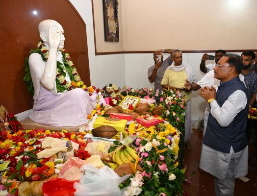 अघोरेश्वर भगवान राम जी के अवतरण दिवस पर बनोरा पहुंचे मुख्यमंत्री विष्णुदेव साय, पूजा-अर्चना कर लिया बाबा प्रियदर्शी राम जी का आशीर्वाद, नवीन विद्या मंदिर का किया लोकार्पण