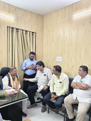 टीईटी की अनिवार्यता समाप्त करने की मांग को लेकर शिक्षक संगठनों की बड़ी पहल, सांसद संतोष पांडे से मुलाकात कर केंद्रीय शिक्षा मंत्री के समक्ष मामला रखने का किया आग्रह