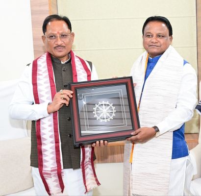 छत्तीसगढ़ और ओडिशा के रिश्तों को विकास की नई दिशा देने पर जोर, मुख्यमंत्री विष्णु देव साय ने ओडिशा के मुख्यमंत्री मोहन चरण माझी से की आत्मीय मुलाकात