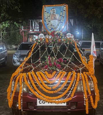 श्री सर्वेश्वरी समूह के 66वें स्थापना दिवस पर जशपुर बना भक्ति और सेवा का केंद्र, गम्हरिया आश्रम से निकली प्रभातफेरी का नगरवासियों ने किया श्रद्धापूर्वक स्वागत, सतीचौरा में हुआ पूजन, विभिन्न आश्रमों में फहराए गए ध्वज, जिला चिकित्सालय में पौष्टिक आहार और धार्मिक स्थलों में बांटे गए झाड़ू