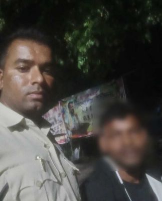सोशल मीडिया वीडियो को गंभीरता से लेकर खरसिया पुलिस ने दिखाई तत्परता, रेलवे पटरी के आसपास युवक की तलाश कर समय रहते सुरक्षित बचाया, समझाइश के बाद परिजनों के सुपुर्द किया