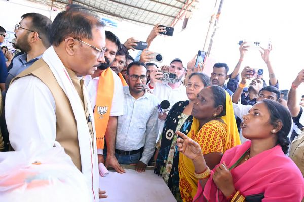 बाढ़ से प्रभावित सुकमा में मुख्यमंत्री विष्णु देव साय ने लिया जमीनी हालात का जायजा, राहत केंद्रों में पहुंचकर प्रभावितों से किया संवाद, अधिकारियों से कहा&mdash;मुआवजा और सहायता में देरी नहीं हो, कोई पात्र परिवार न रहे वंचित