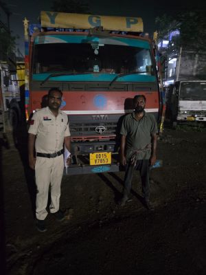 &ldquo;ऑपरेशन प्रहार&rdquo; में रायगढ़ पुलिस की बड़ी कार्रवाई, ओडिशा से 14 टन स्क्रैप लाकर स्थानीय प्लांट में खपाने की तैयारी कर रहा माजदा चालक गिरफ्तार, ₹11.98 लाख की संपत्ति जब्त