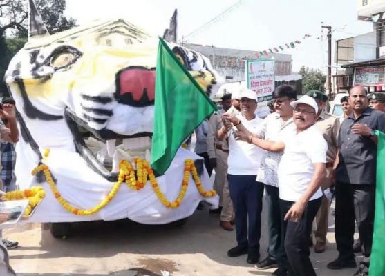 जंगल, वन्यप्राणी और जैव विविधता के संरक्षण का संदेश लेकर निकला &lsquo;बाघ रथ&rsquo;, वन मंत्री केदार कश्यप बोले- वन एवं वन्यजीवों की सुरक्षा सभी की सामूहिक जिम्मेदारी