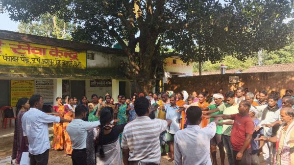 सेवा संकल्प अभियान के तहत गांव-गांव विशेष ग्राम सभा का आयोजन, विकास के मुद्दों पर मंथन के साथ ग्रामीणों को दिलाई बाल विवाह रोकथाम और नशा मुक्ति की शपथ