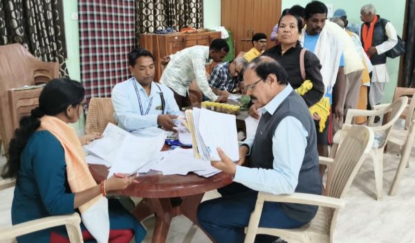 छत्तीसगढ़ में पारंपरिक उपचार पद्धति को मिल रही नई पहचान, 06 जिलों के 312 वैद्यों का हुआ प्रमाणीकरण; मार्च 2027 तक 1 हजार वैद्यों को प्रमाणित करने का लक्ष्य