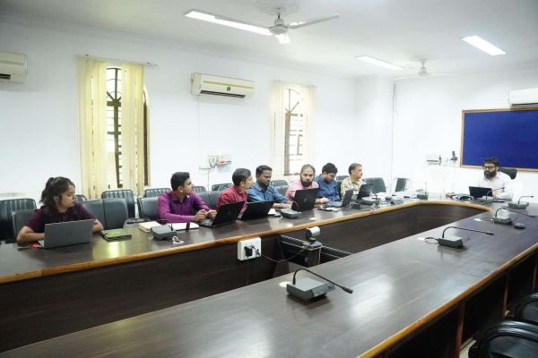 जशपुर के स्कूलों में शिक्षा की गुणवत्ता सुधारने बड़ा जोर, कलेक्टर रोहित व्यास ने जश लर्न-जश क्वेस्ट से लेकर स्मार्ट क्लास तक की समीक्षा की, बालिका शौचालय निर्माण में तेजी के निर्देश