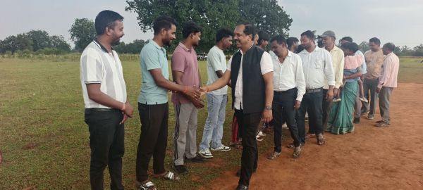 बिहाबाल में क्रिकेट प्रतियोगिता का रंगारंग समापन, बरजोर बनी चैंपियन, पतराटोली को 20 रनों से हराकर जीता खिताब; जिला पंचायत अध्यक्ष सालिक साय ने खिलाड़ियों का बढ़ाया हौसला
